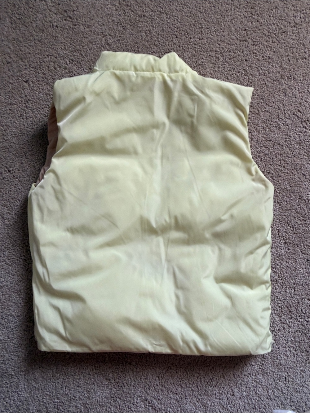 Kids Reversible Puffer Vest - Cream & Pearl White Size M - Picture 7 of 7